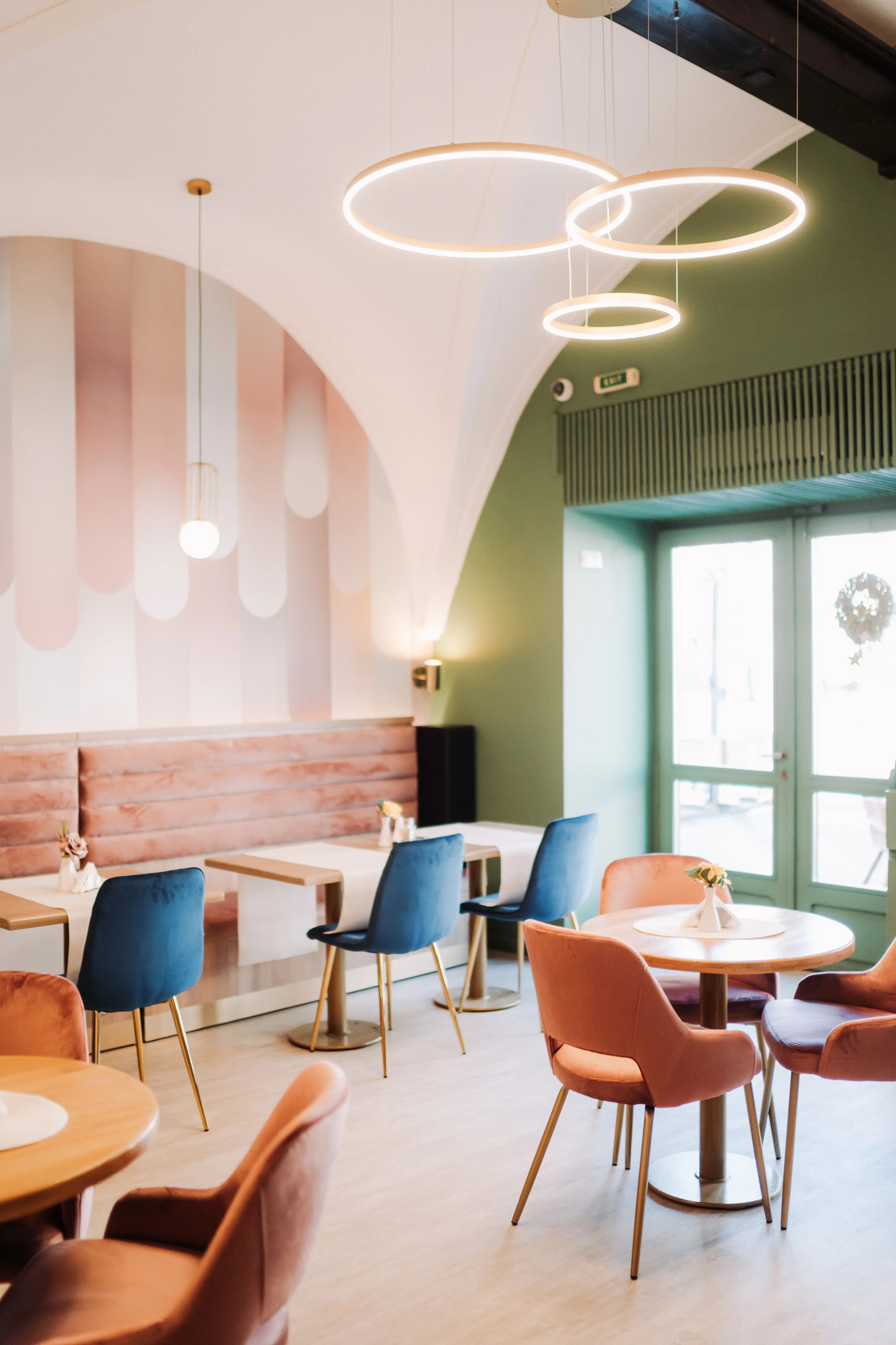 Restaurant Intim dining