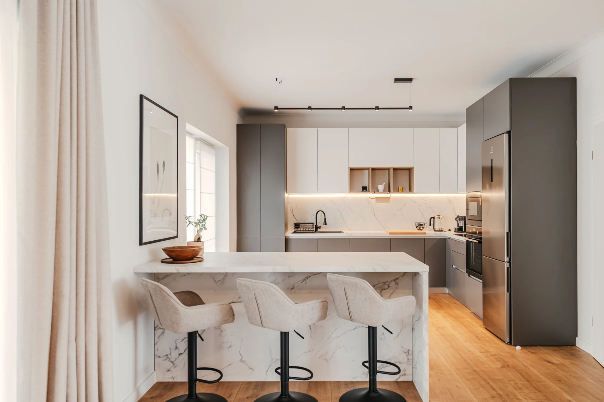 Design Interior Cald și Contemporan - Amenajare Casă Nouă, București - Imagine 2