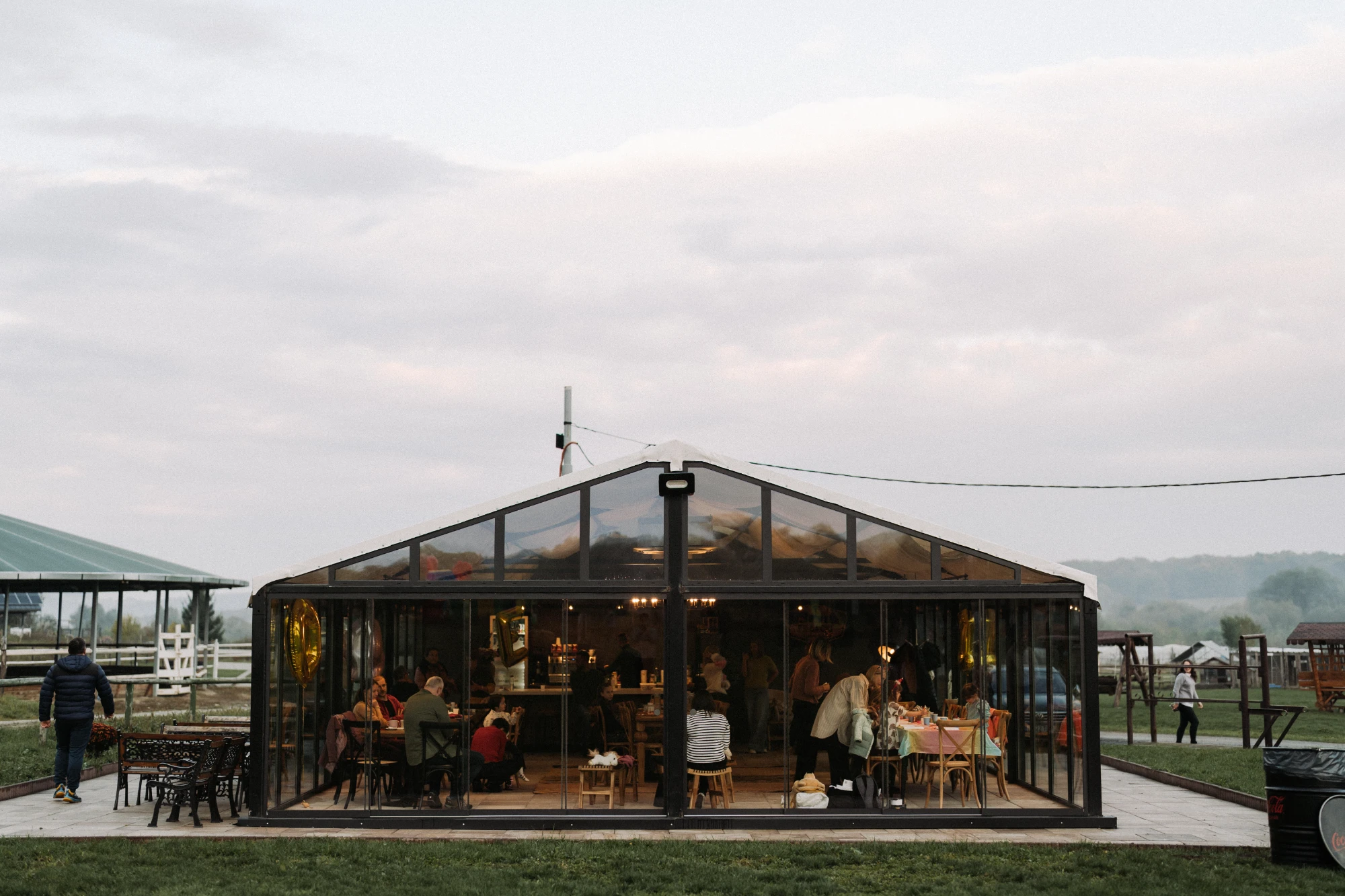 Design interior HORECA și spațiu evenimente private în Cisnădie - Ferma de Cai - Imagine 10