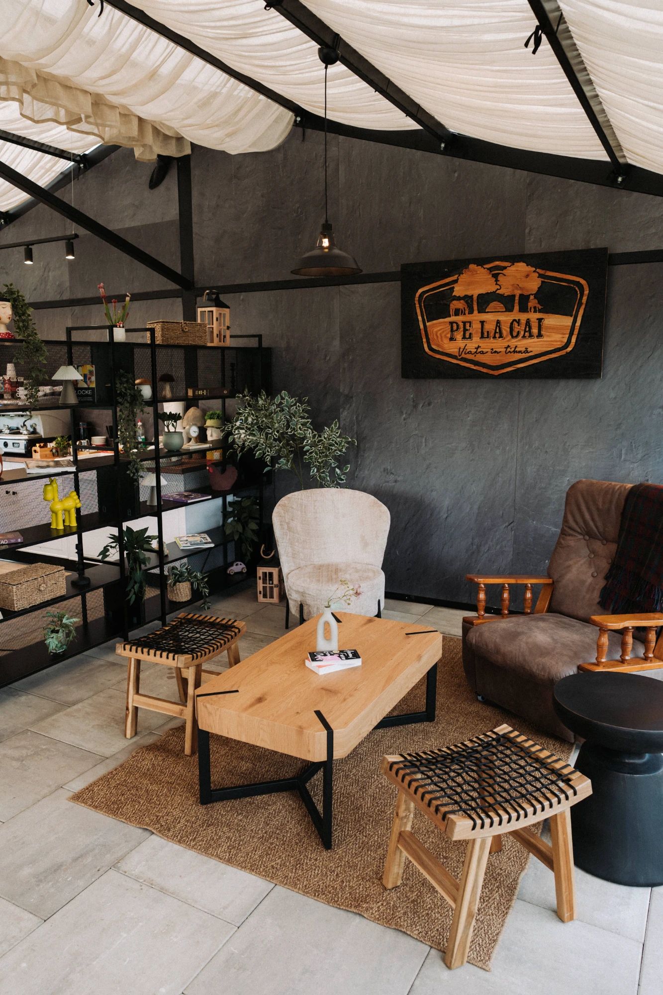 Design interior HORECA și spațiu evenimente private în Cisnădie - Ferma de Cai - Imagine 3