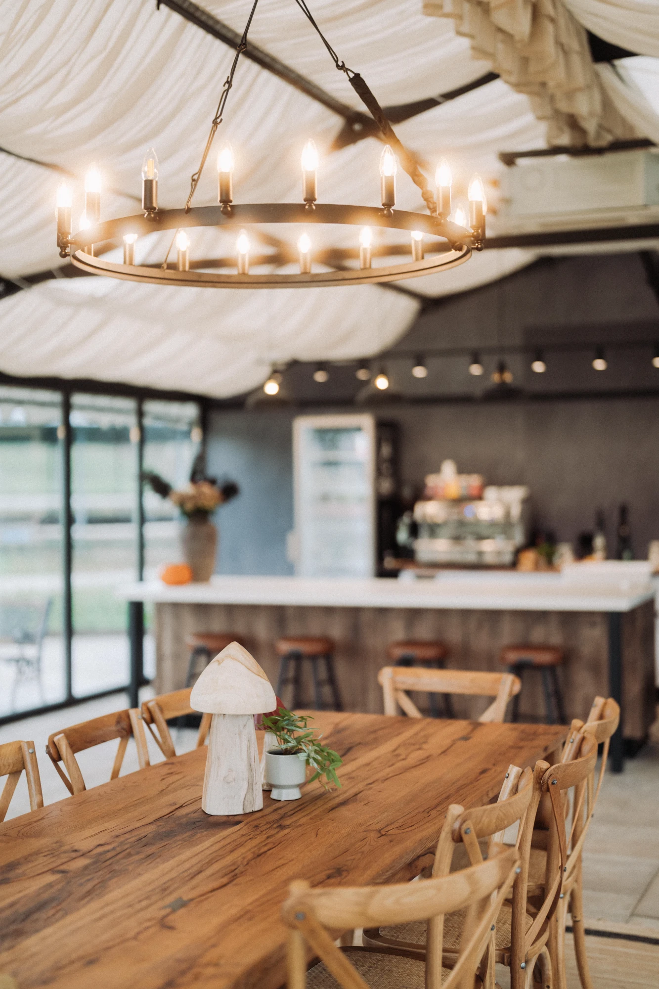Design interior HORECA și spațiu evenimente private în Cisnădie - Ferma de Cai - Imagine 5