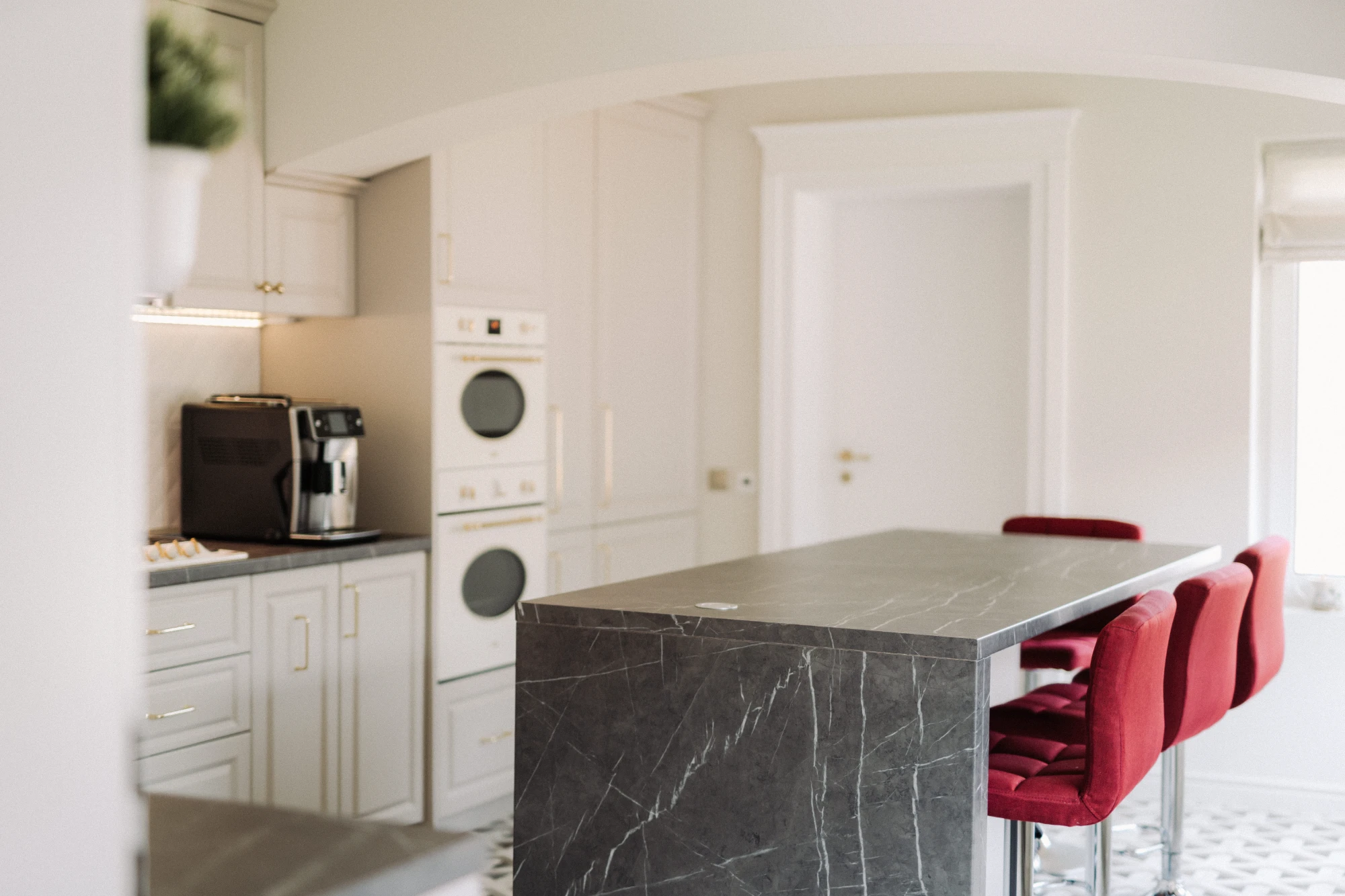 Design Interior Neoclasic Casă 260mp, Târgu Mureș | Eleganță Redefinită - Imagine 2